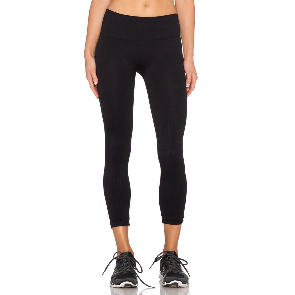 NUX | BRAND NEW | AGILITY CAPRI | BLACK